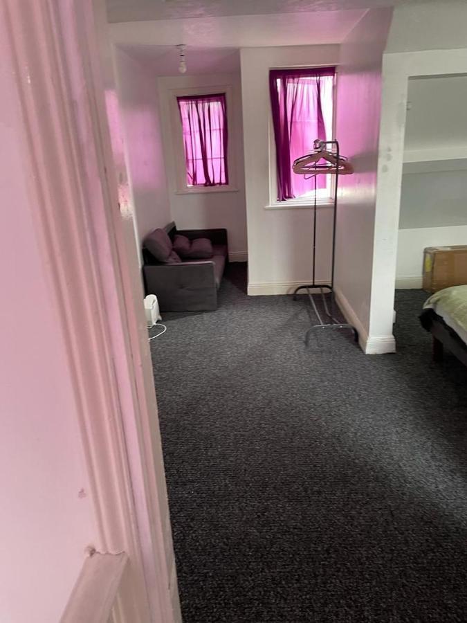 One Room To Stay With Fantastic Host Londres Extérieur photo