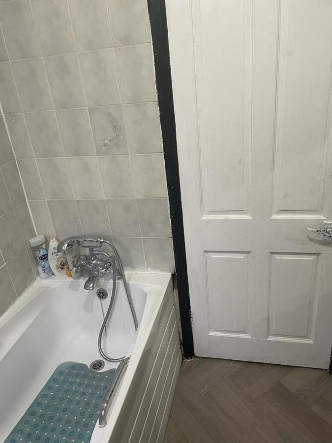 One Room To Stay With Fantastic Host Londres Extérieur photo